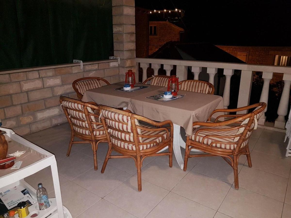 Vila Dora Supetar Appartement Buitenkant foto