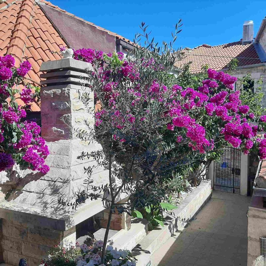 Vila Dora Supetar Appartement Buitenkant foto
