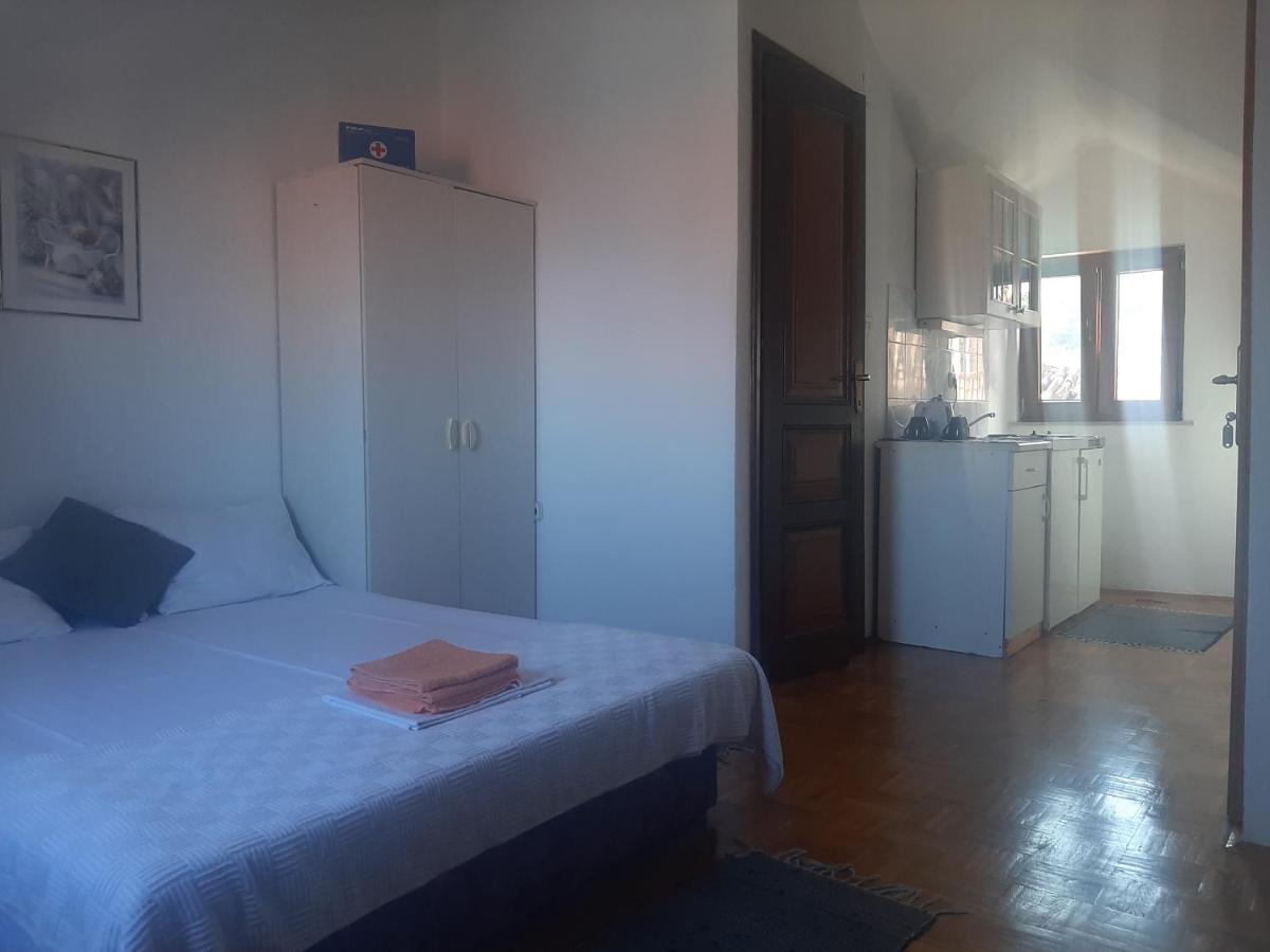 Vila Dora Supetar Appartement Buitenkant foto