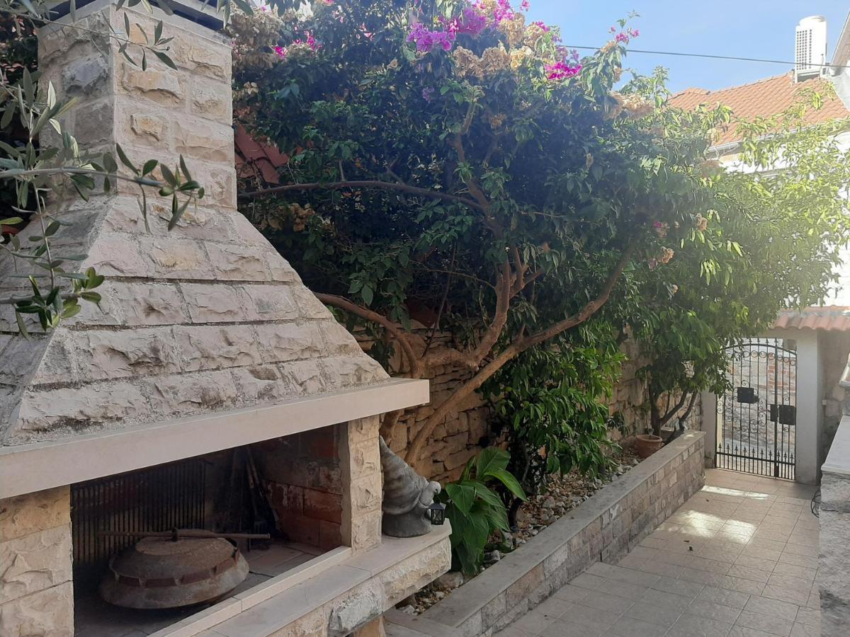 Vila Dora Supetar Appartement Buitenkant foto