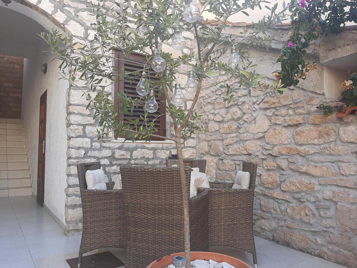 Vila Dora Supetar Appartement Buitenkant foto