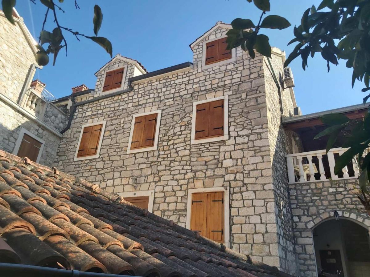 Vila Dora Supetar Appartement Buitenkant foto