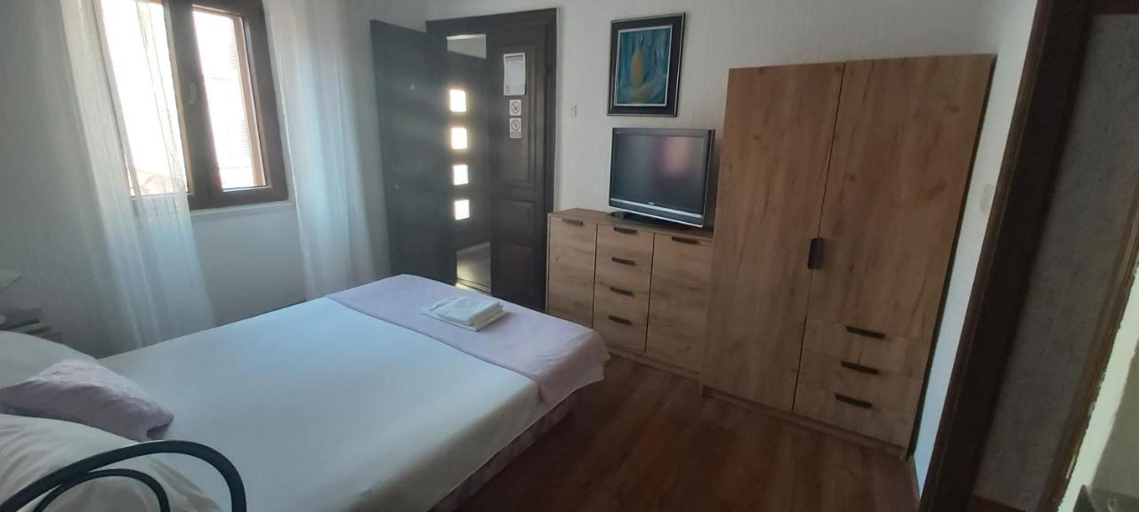 Vila Dora Supetar Appartement Buitenkant foto